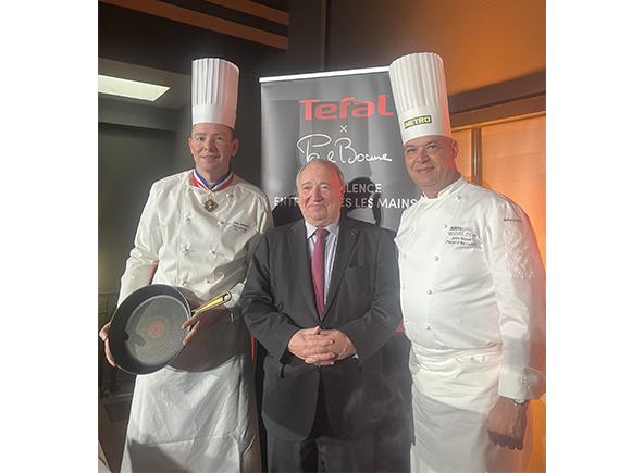 dans l'ordre d'apparition sur la photo : Chef Reinhardt, Thierry de La Tour d'Artaise, Jérôme Bocuse